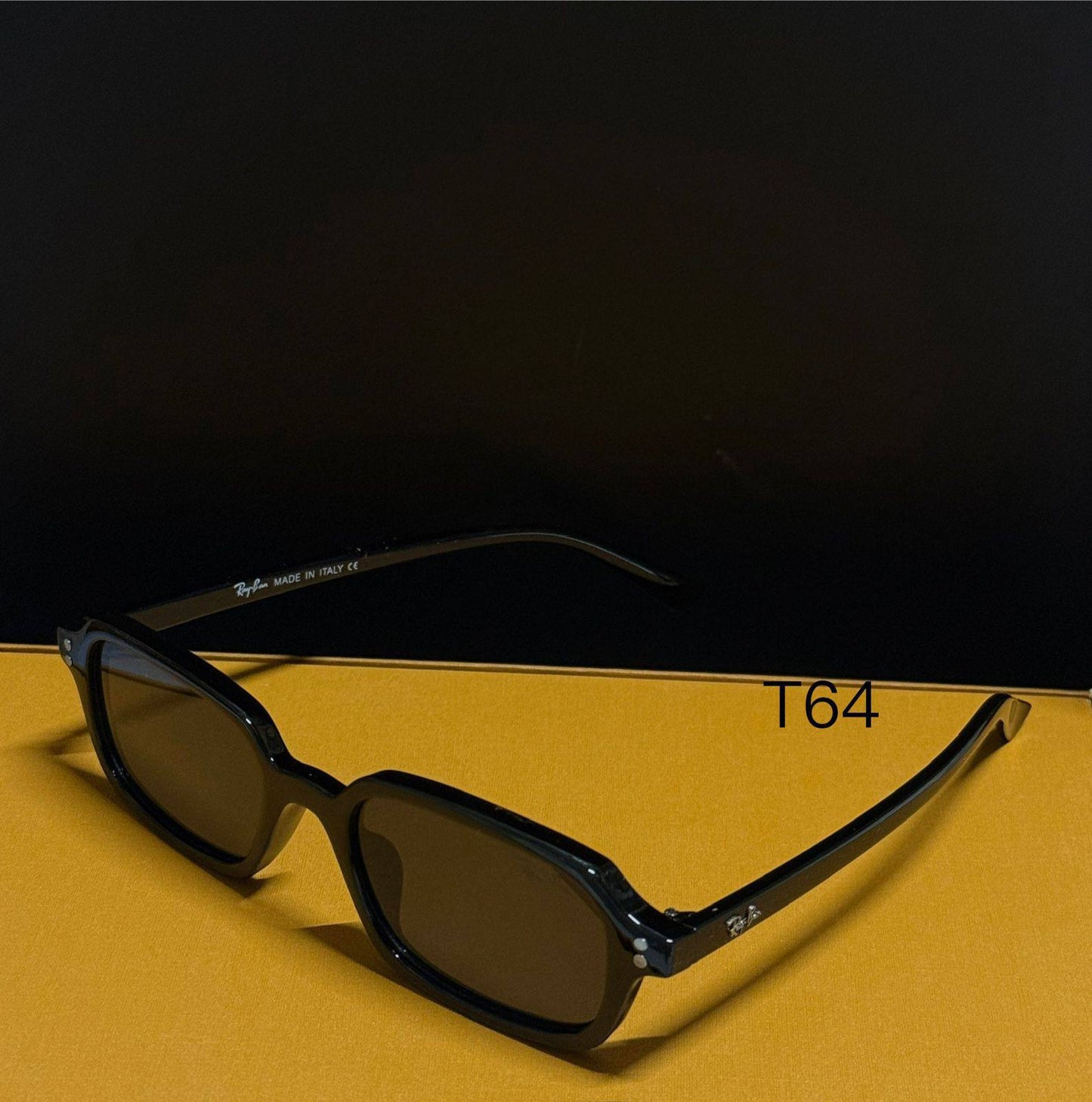 *Sunglasses 🕶️*
Copy one❣️
good quality 💯
With master box 🗃️ 
50 dhs🗽

Zain216
♥️♥️♥️