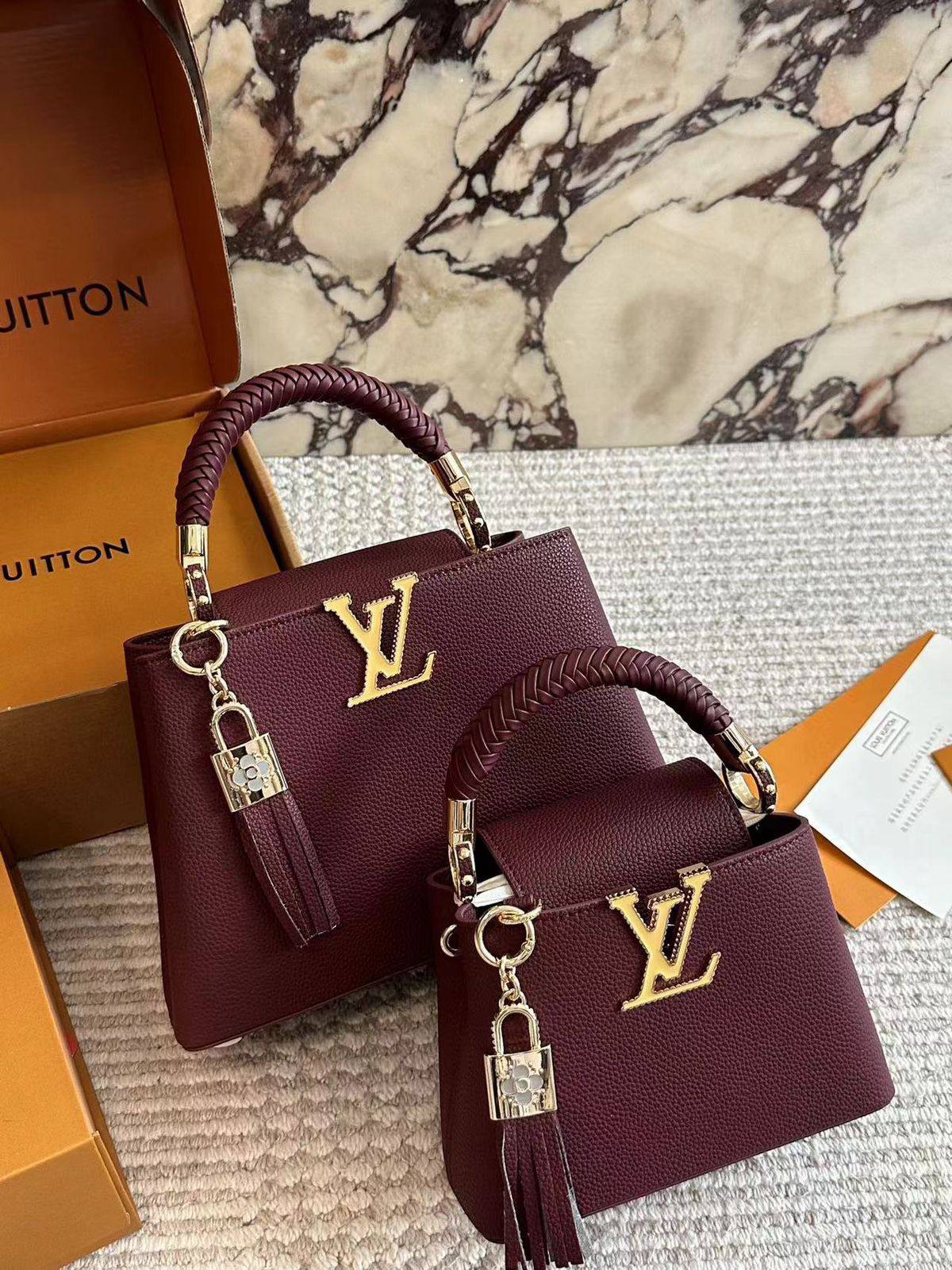 LV
22cm 140 dhs✅  
27CM 150 dhs✅  
Withbox

Zain143
🌺🌺🌺