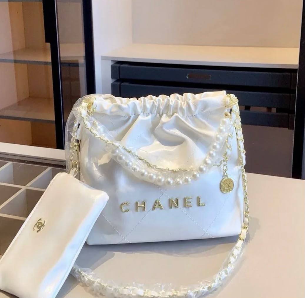 CHANEL 

NEW CAME 

GOOD QUALITY 

100 dhs🇦🇪🇦🇪🇦🇪

Zain295
♥️♥️♥️