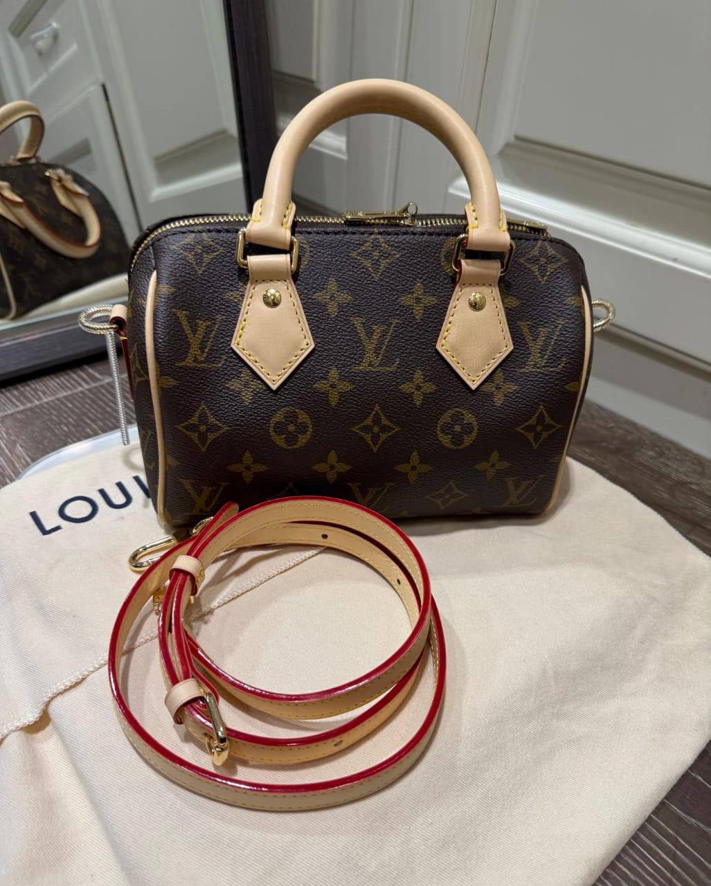 LV
with box
🎁🎁🎁

90 dhs✅

Zain07
♥️♥️♥️