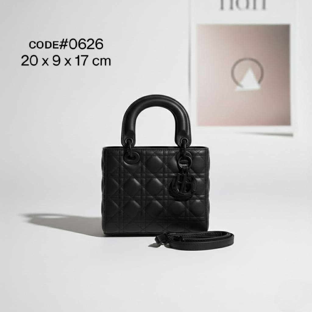 CHRISTIAN LADY DIOR
ᴍᴀᴛᴛᴇ ʟᴇᴀᴛʜᴇʀ ᴍᴀᴛᴇʀɪᴀʟ
ᴡɪᴛʜ ʟᴏɴɢ ʙᴇʟᴛ sᴛʀᴀᴘ
sɪᴢᴇ : 20 cm

65 dhs✅

Zain31
♥️♥️♥️