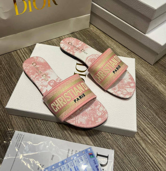 Dior 
Size 36-42
80 dhs🇦🇪

Zain241
♥️♥️♥️