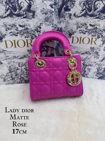 Dior
 (𝐥𝐚𝐝𝐲)
𝐰𝐢𝐭𝐡 𝐛𝐨𝐱 
🎁🎁🎁

𝐥𝐞𝐚𝐭𝐡𝐞𝐫 𝐦𝐚𝐭𝐭𝐞
𝐬𝐢𝐳𝐞:17𝐜𝐦
100 dhs🪙🖤

Zain56
♥️♥️♥️