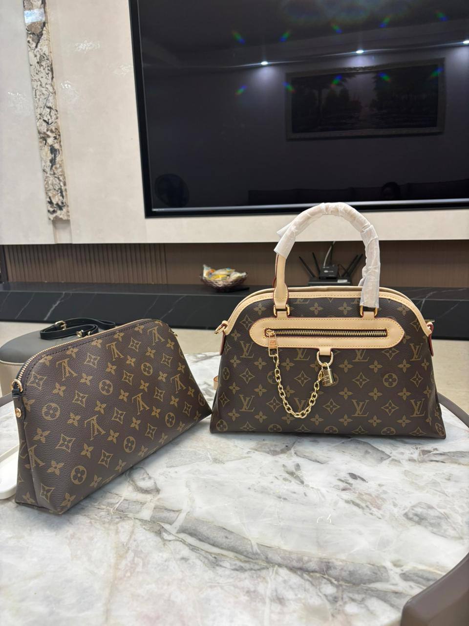 Lv 
2In1 
High Quality 
120 dhs💓

Zain50
♥️♥️♥️