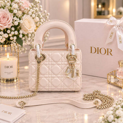 Dior Bag 

17Cm 
With Box
280 dhs🇦🇪🇦🇪

Zain131
♥️♥️♥️