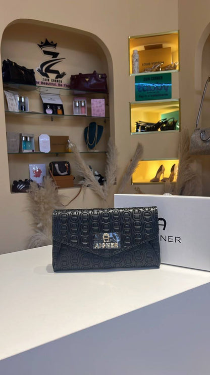 Aigner
85 dhs💓
with box
size 20cm

Zain28
♥️♥️♥️
Zc