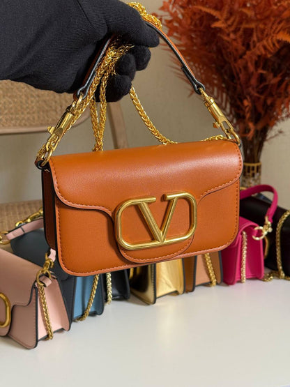 New Collection✨✨✨
VALENTINO
20cm
350 dhs🪙💚
Top quality 
With box🎁

Zain167
💚💚💚