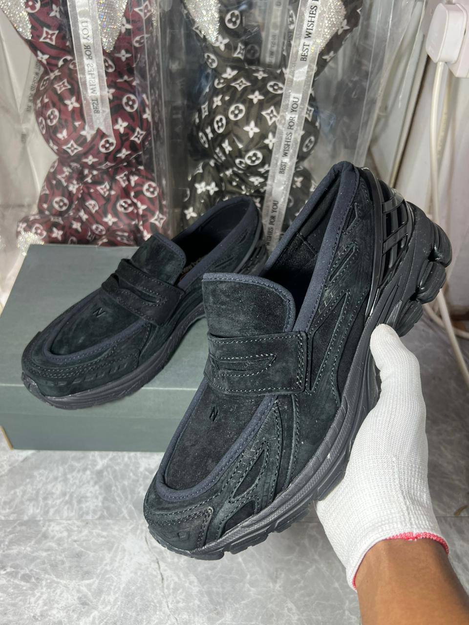 New Balance 1906L "Black Suede"
NEW ARRIVALS 🤩
Size 36-45 AVAILABLE 
210 dhs🪙💕

Zain242
♥️♥️♥️