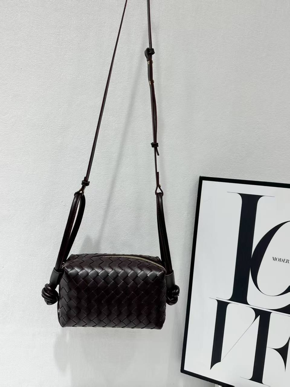 Bottega
95 dhs🇦🇪🇦🇪
With box
Size23cm

Zain219
♥️♥️♥️
