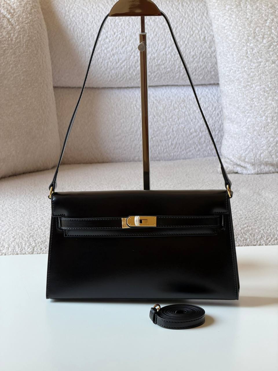Hermes
 Elan Box 27cm💕master quality😍with box❤️
380 dhs✅

Zain52
♥️♥️♥️