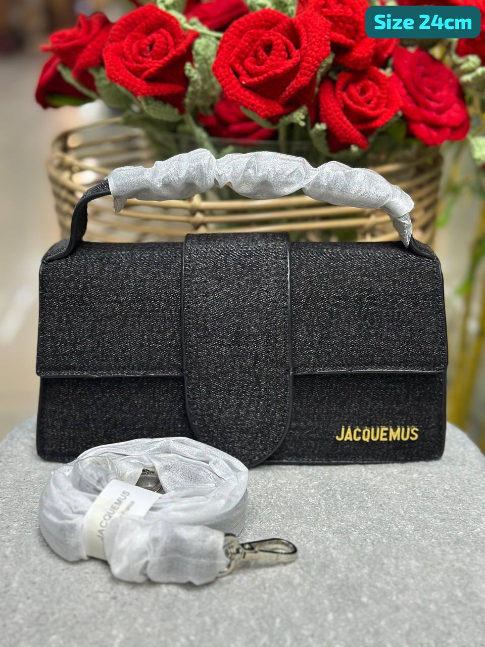Jacquemus

Good quality 

with box 🎁🎁🎁

100 dhs🇦🇪

Zain186
♥️♥️♥️