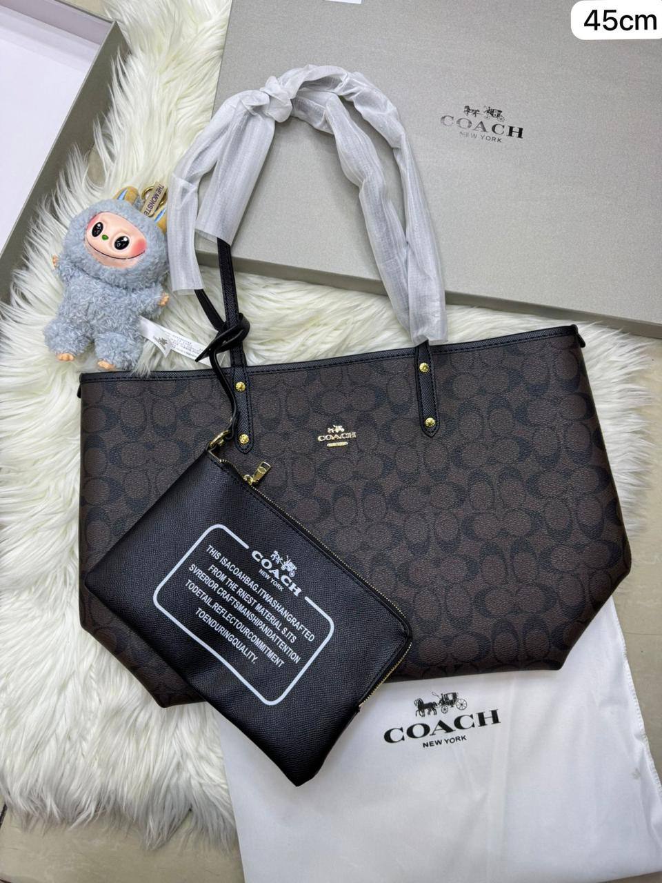 💞 Coach 2 in 1  2️⃣-sided
1️⃣ First quality＋🎁

Big Size : 45 * 30 cm

95 dhs🇦🇪

with box 🎁

Zain115
♥️♥️♥️