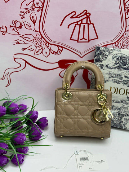 Dior

110 dhs❣️

with box
🎁🎁🎁

Zain177
♥️♥️♥️