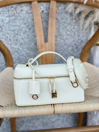 New collection✨✨✨

LORO PIANA
22cm
350 dhs🪙🌨️

Top quality 
With box🎁

Zain167
♥️♥️♥️