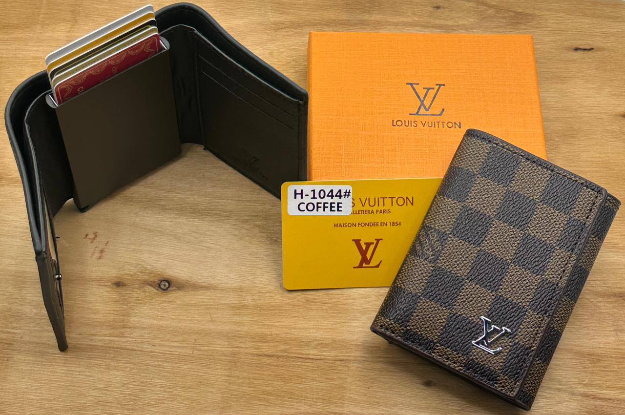 Wallets
60 dhs🇦🇪🇦🇪

Zain182
♥️♥️♥️