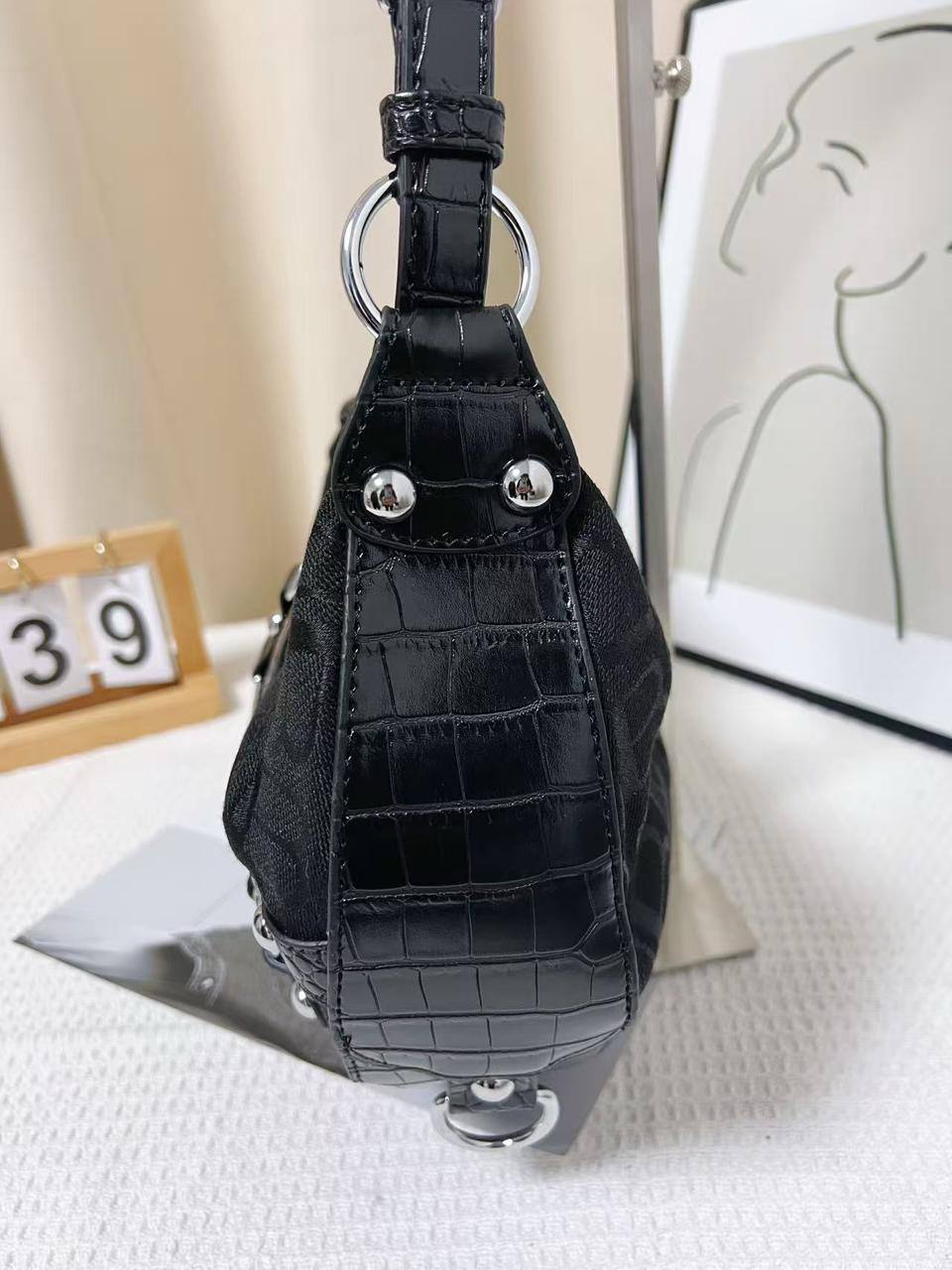 Balenciaga
32*23*7 cm
85 dhs🪙🌨️

Zain17
♥️♥️♥️