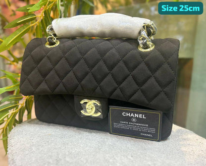 Chanel

Good quality 

with box 🎁🎁🎁

110 dhs✅

Zain186
♥️♥️♥️