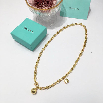 Tiffany  🦋*
Necklace ❤️‍🔥
Earring ❤️
Master quality 💯
With normal boxes 📦 
150 dhs🪙💕
With master box 🗃️ 
190 dhs🪙💕

Zain216
♥️♥️♥️