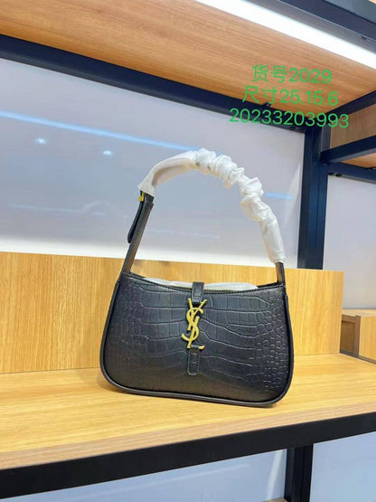 YSL

75 dhs🪙🌺

With box
🎁🎁🎁

25 cm 💐💐

Zain219
♥️♥️♥️