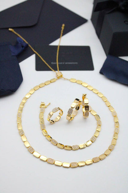 Master branded accessories 

Ask Price WhatsApp

0568585901
0507557372

Zain122
♥️♥️♥️