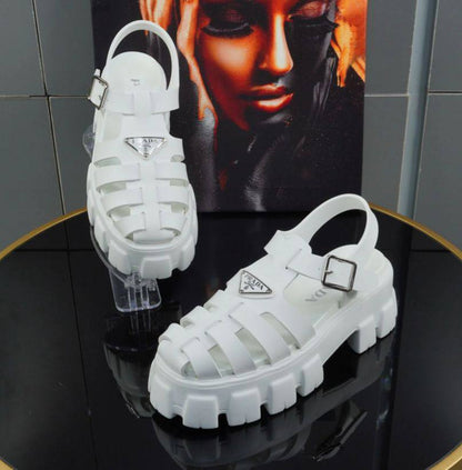 Prada
Size 36_42
140 dhs✅

Zain57
♥️♥️♥️