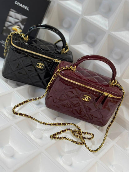 Chanel 
Master✅✅
 17Cm With Box
230 dhs🇦🇪🇦🇪

Zain131
♥️♥️♥️