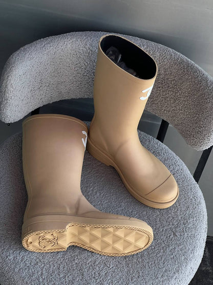 CHANEL BOOT 

36-41

Super master
High quality_

460 dhs🇦🇪🇦🇪

Zain176
♥️♥️♥️