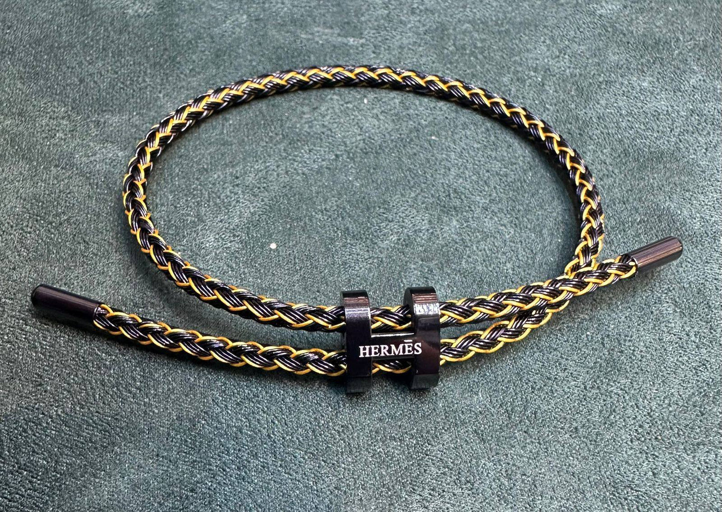 Hot moving 🔥🔥🔥 
Hermes UNISEX Bracelet. 
Water proof 💦💦💦
30 dhs❣️

Zain243
♥️♥️♥️
