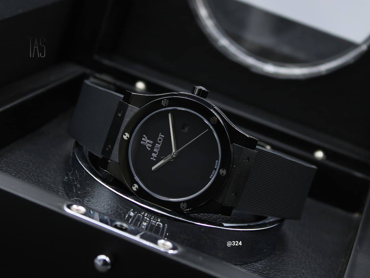 HUBLOT FOR MEN AUTOMATIC 41MM

220 dhs✅

Zain58
♥️♥️♥️