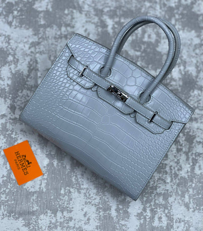 Hermes
115 dhs❣️
Size 25 cm.

Zain175
♥️♥️♥️