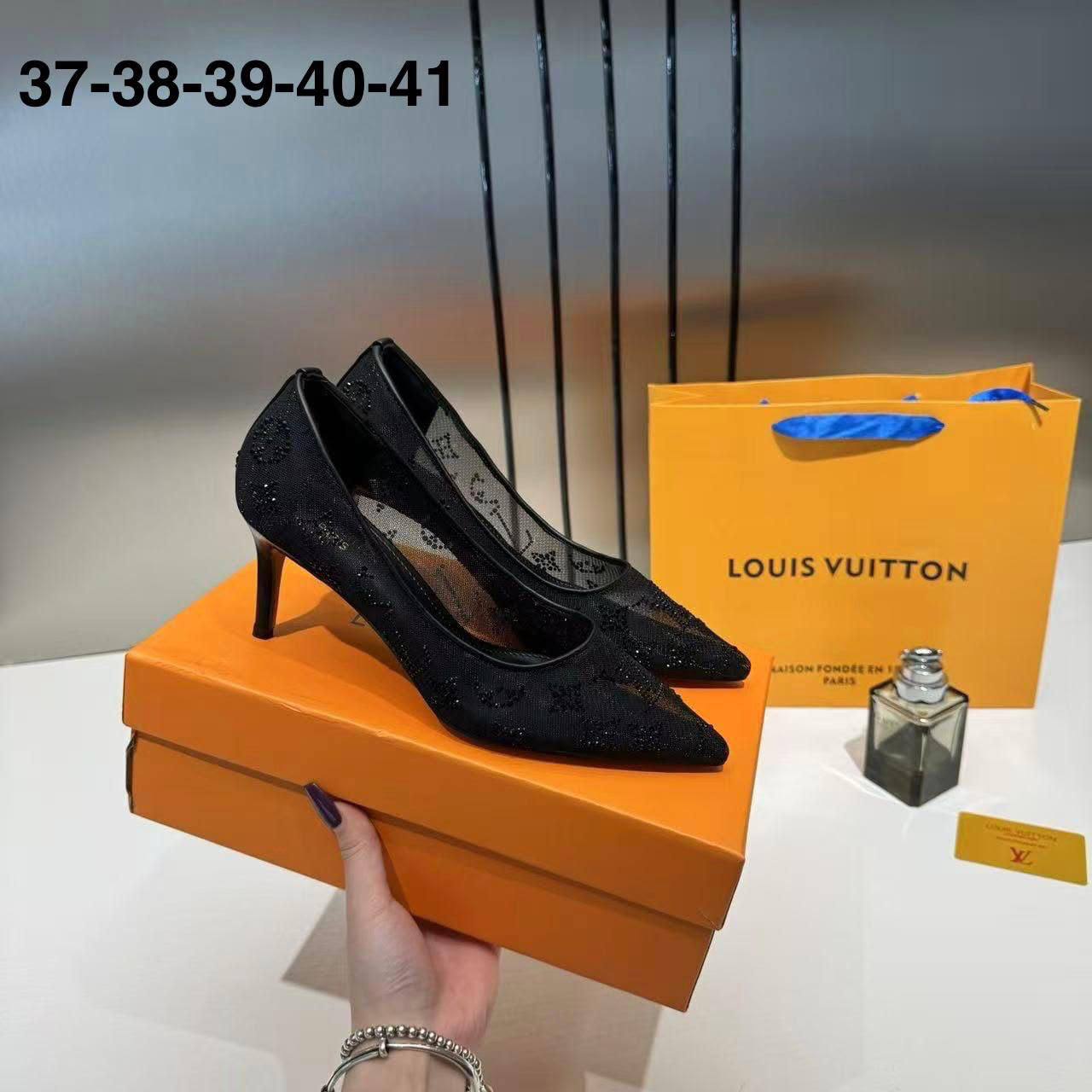 LV HEEL
GOOD QUALITY
105 dhs✅

Zain40
♥️♥️♥️