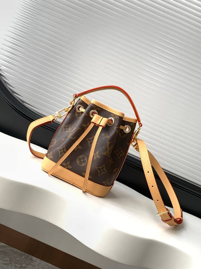 LV - Bottega
Master Bags
For Price 👇 WTSP Text Zain 0568585901

Zain111
Zain192
♥️♥️♥️