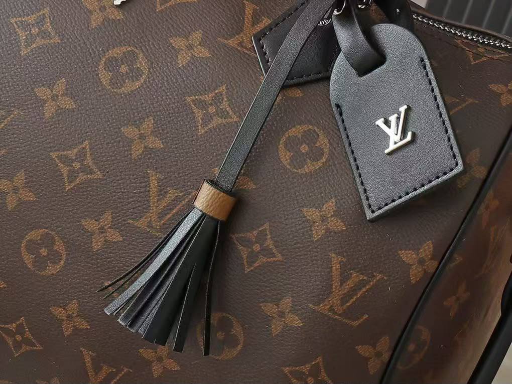 LV

COPY ONE 
NEW DESIGN 
265 dhs🇦🇪🇦🇪

Zain39
♥️♥️♥️