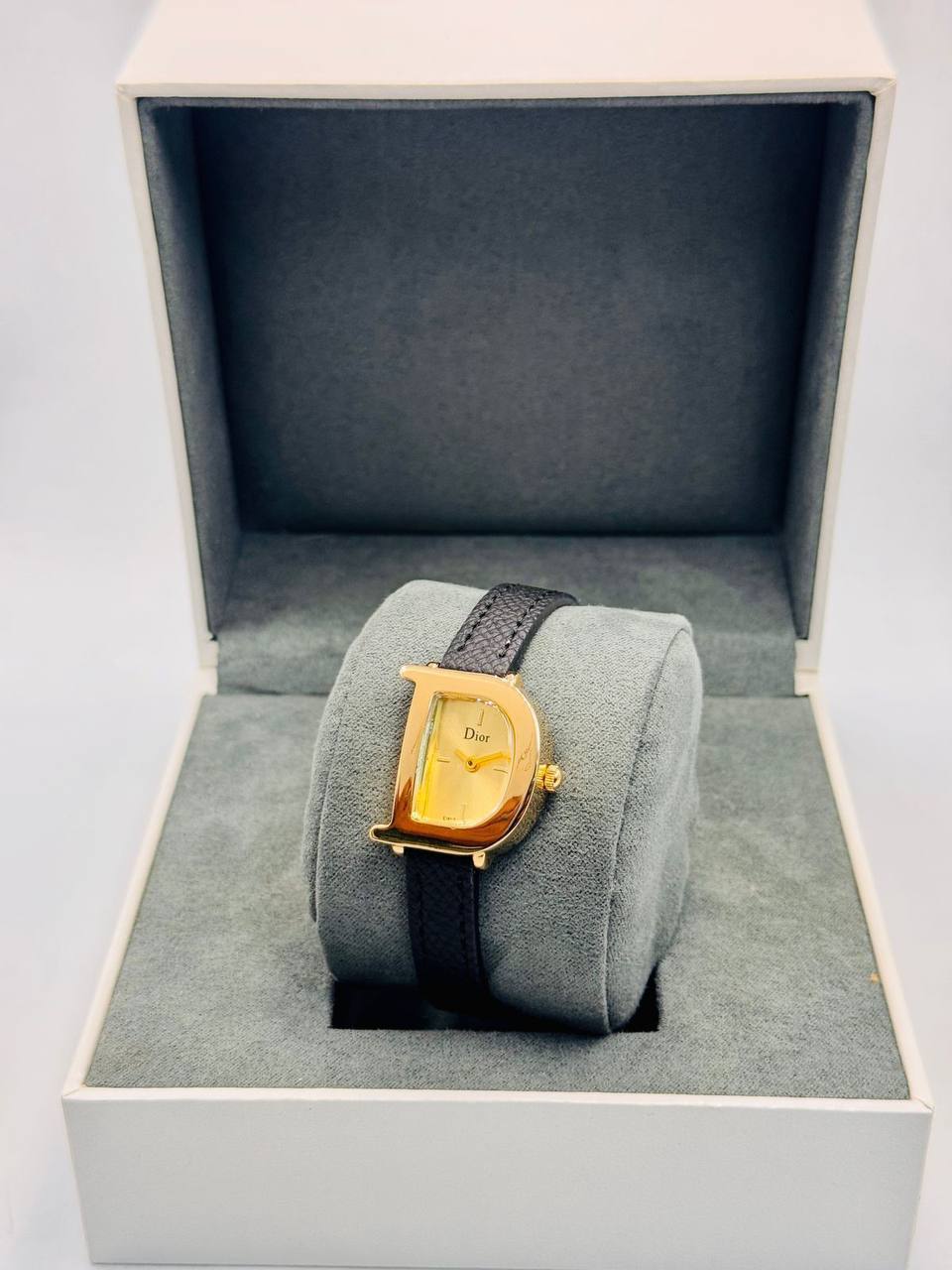 Dior Ladies
55 dhs✅

Zain08
♥️♥️♥️
