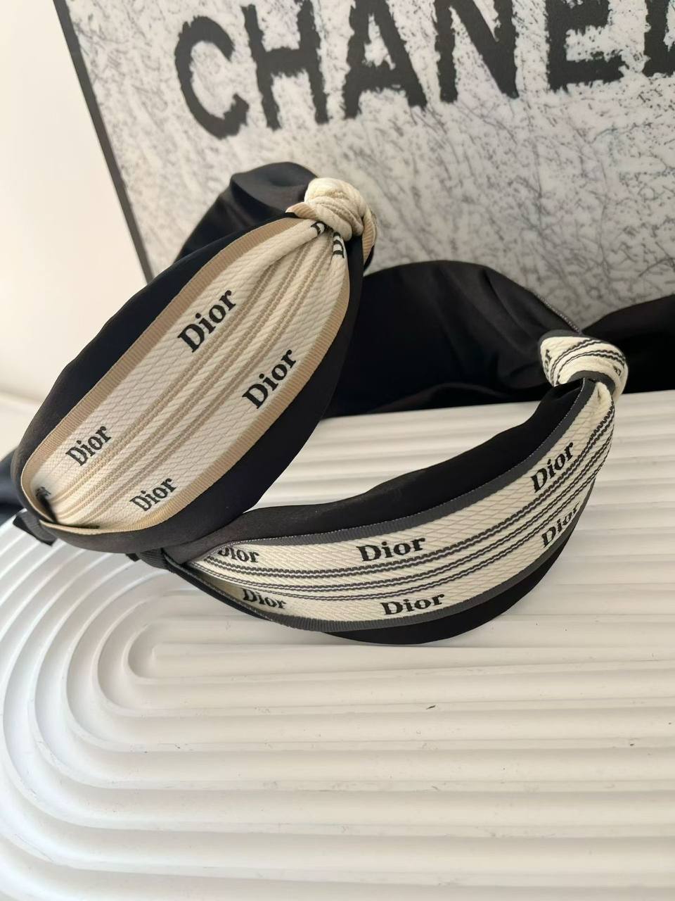 Headband ❤️‍🔥*
good quality 💯
20 dhs🪙🌨️

With boxes 🗃️ 
35 dhs🪙🌨️

Zain216
♥️♥️♥️