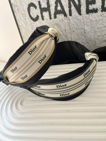 Headband ❤️‍🔥*
good quality 💯
20 dhs🪙🌨️

With boxes 🗃️ 
35 dhs🪙🌨️

Zain216
♥️♥️♥️