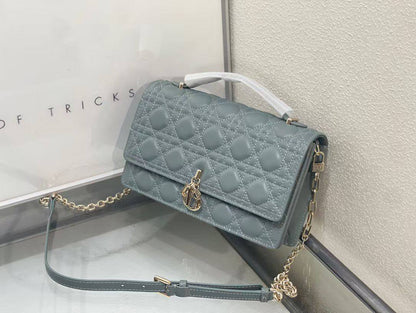 Dior Master
280 dhs🪙💚
#24cm

#with box…
🎁🎁🎁

Zain228
♥️♥️♥️