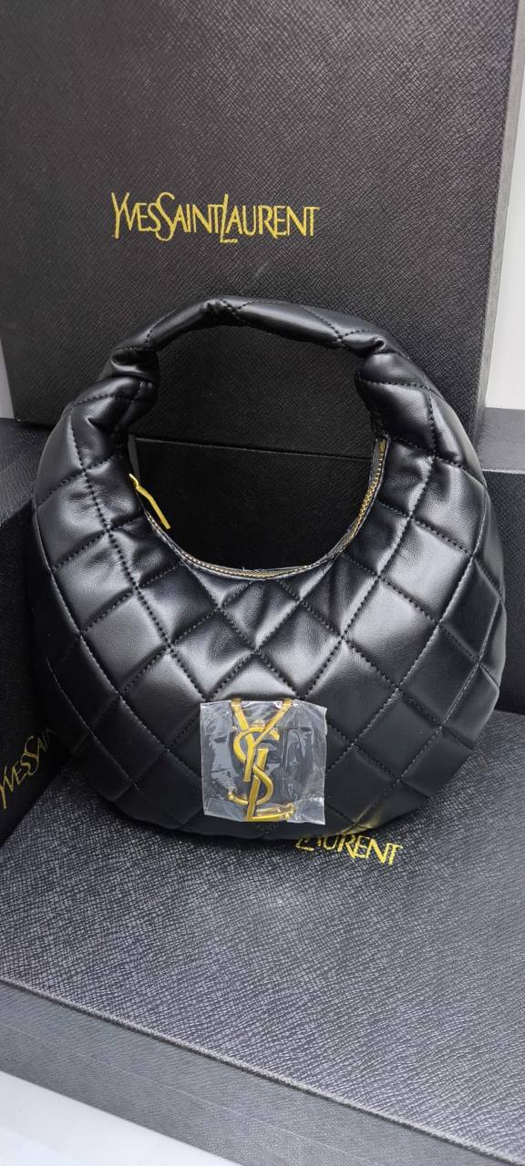 YSL
with box
🎁🎁🎁

95 dhs✅

Zain203
♥️♥️♥️