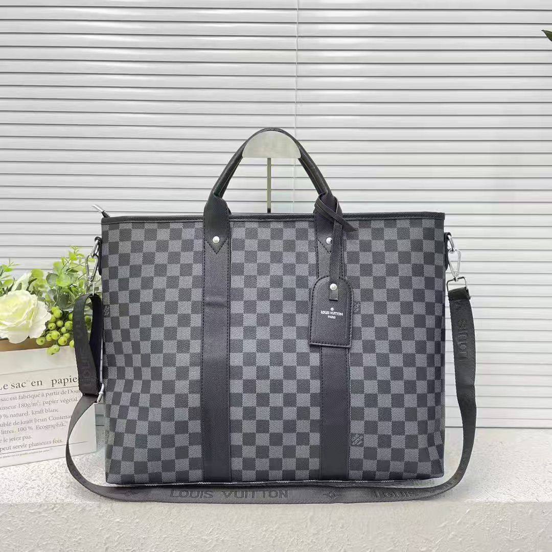 LV

size  47×34×16cm     
Briefcase computer bag 

110 dhs🇦🇪🇦🇪
Zain04
♥️♥️♥️