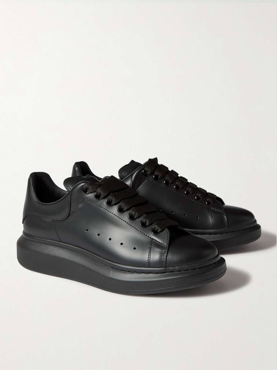 ALEXANDER MCQUEEN ‘BLACK’🖤
36-45 AVAILABLE 
We give discount 
240 dhs🇦🇪🇦🇪

Zain242
♥️♥️♥️