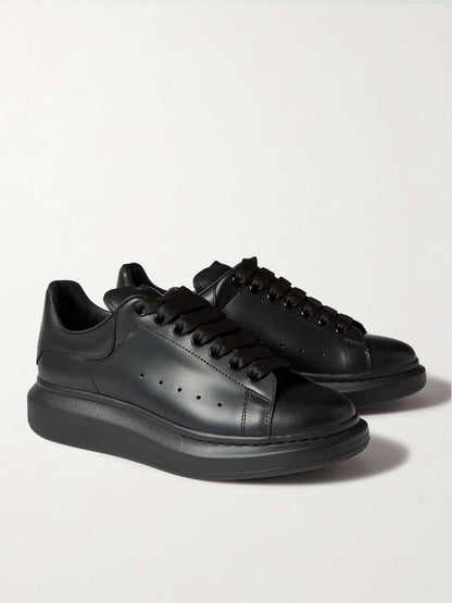ALEXANDER MCQUEEN ‘BLACK’🖤
36-45 AVAILABLE 
We give discount 
240 dhs🇦🇪🇦🇪

Zain242
♥️♥️♥️
