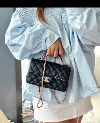 CHANEL 
COPY ONE 
WITH BOX 
180 dhs✅

Zain295
♥️♥️♥️