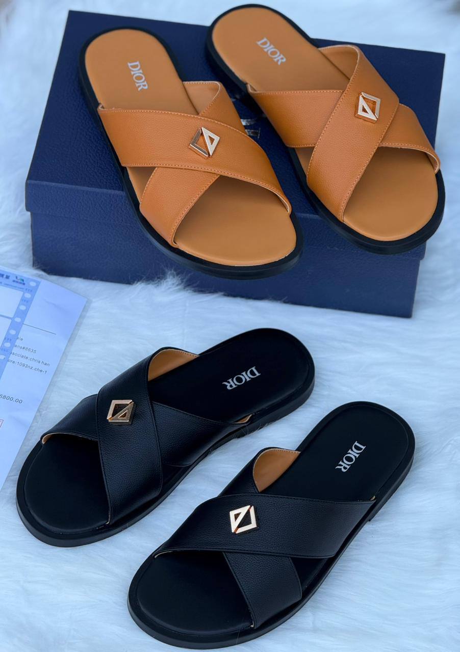 Dior Slipper
Size:39 to 45
110 dhs🪙🖤

Zain241
♥️♥️♥️