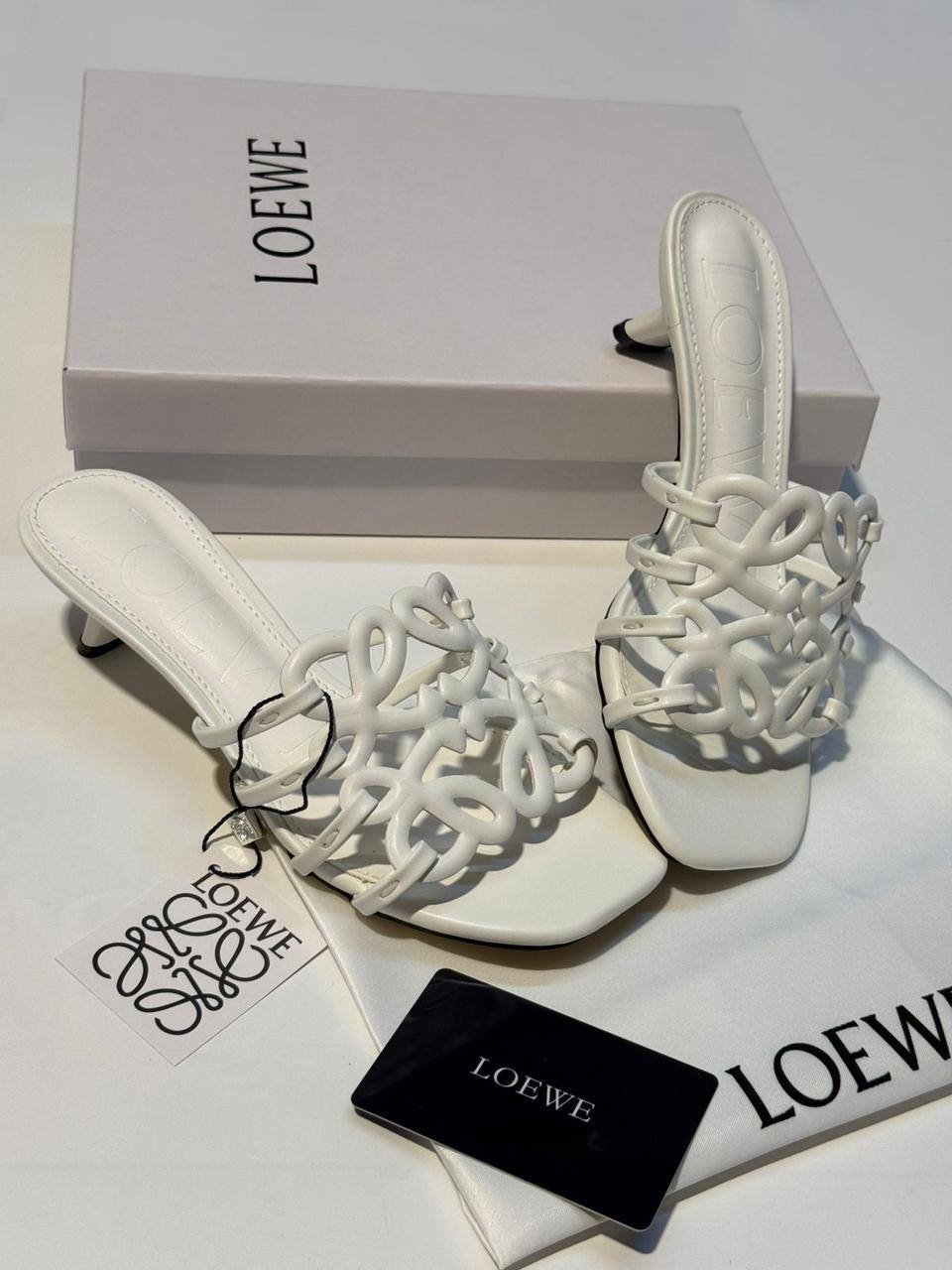 LOEWE 
GOOD QUALITY
100 dhs🌺
Size 36 TO 41

Zain40
♥️♥️♥️