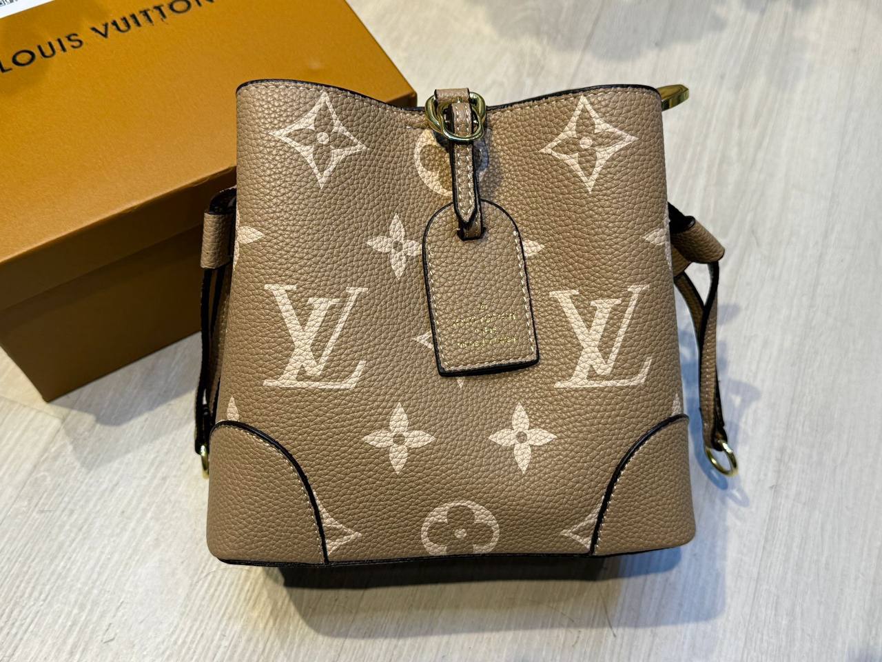 Lab
New 
20cm
BOX + Scraf🎁

105 dhs🪙🌨️

Zain44
♥️♥️♥️