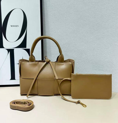BOTTEGA 
GOOD QUALITY  

WITH BOX
🎁🎁🎁

110 dhs✅

Zain39
♥️♥️♥️