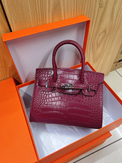 Hermes

21cm 
105 dhs🪙💕

with Box
🎁🎁🎁

Zain50
♥️♥️♥️