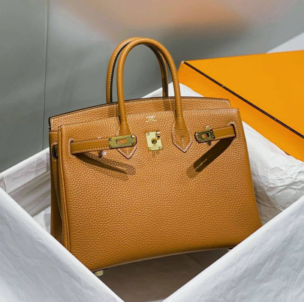 HERMES BIRKIN 
35CM 
GOOD QUALITY 
120 dhs✅

Zain295
♥️♥️♥️
