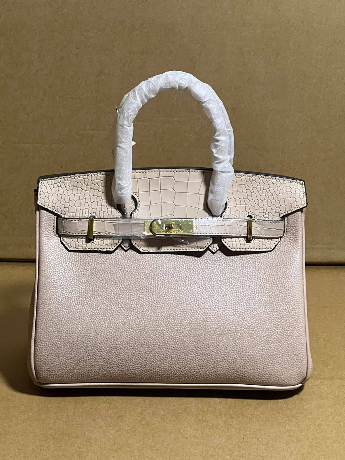 Hermes
 size 30 cm 
120 dhs❣️

Zain278
♥️♥️♥️