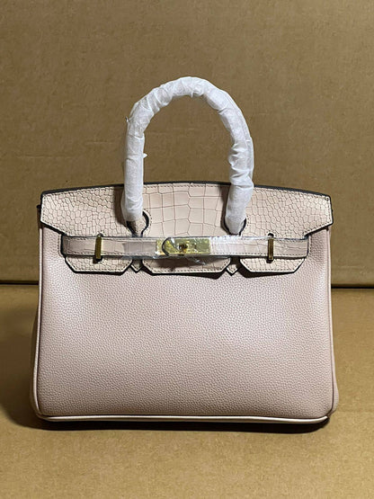 Hermes
 size 30 cm 
120 dhs❣️

Zain278
♥️♥️♥️